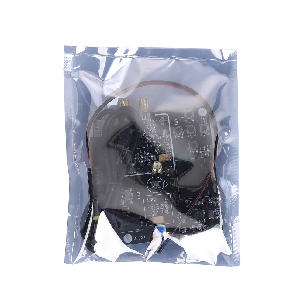 

ADF4351 OLED Display Development Board RF Professional 35M-4.4G Accurate Signal Generator Module USB Port Frequency Synthesizer