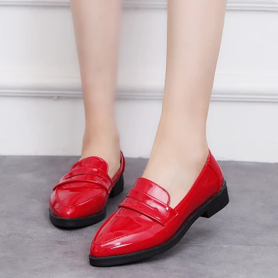 Остроносые женские туфли на плоской подошве Новинка весна осень 2020 черные