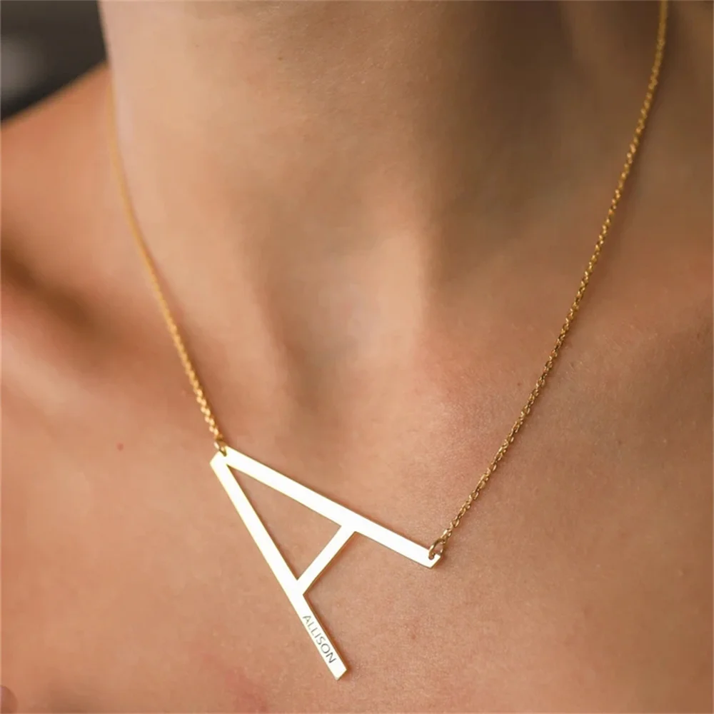 

Ожерелье из нержавеющей стали с крупными буквами на заказ