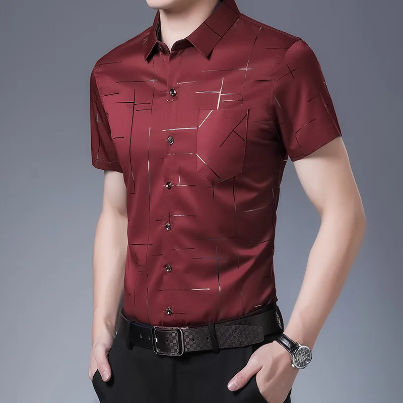 

Oversized t-shirt Middle aged men's shirt with gold-plated printing