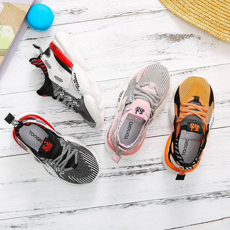 Детские спортивные кроссовки из натуральной кожи Черные слипоны для мальчиков