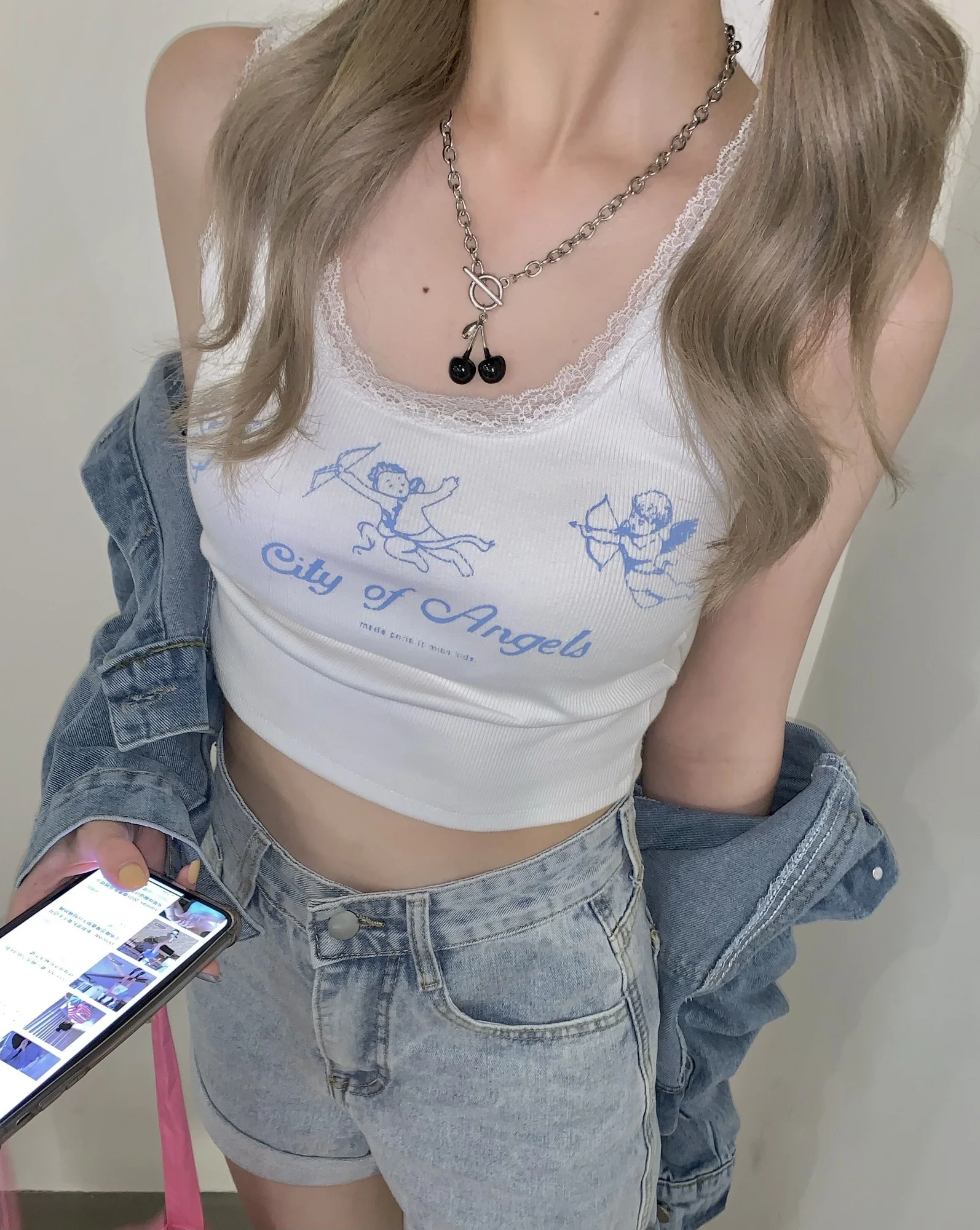 С машинкой идет осторожно в Корейском стиле иностранном изящный кружевной