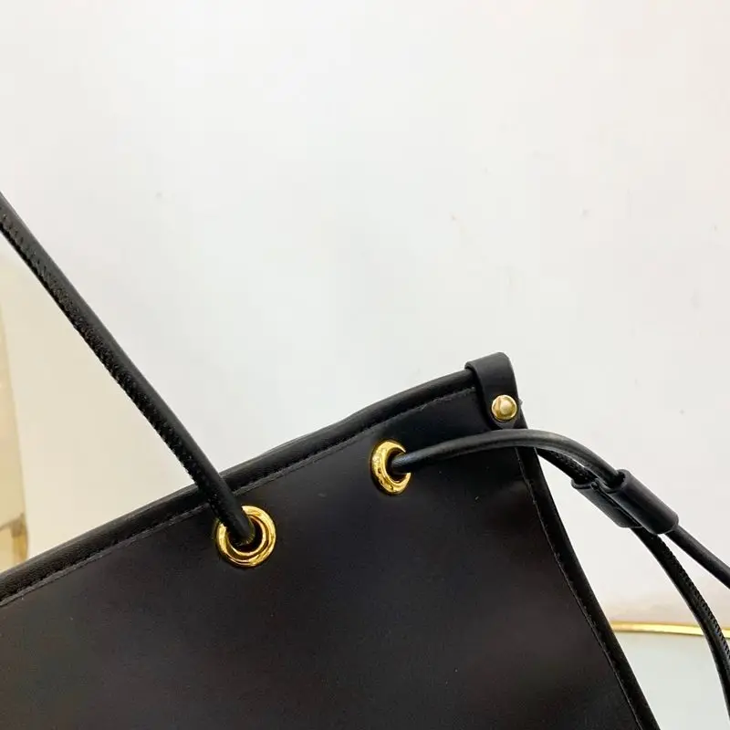 

The latest spring and autumn of 2021, casual, simple and versatile shoulder bag, large-capacity fashion PU shopping bag