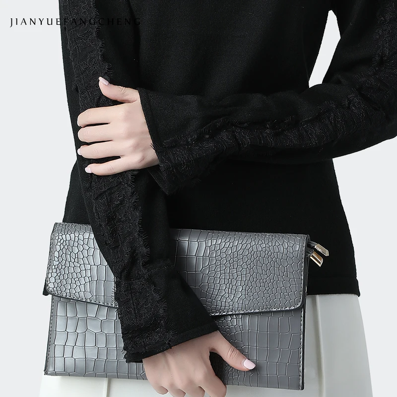 Модный женский черный свитер с кружевным воротником вязаный теплый