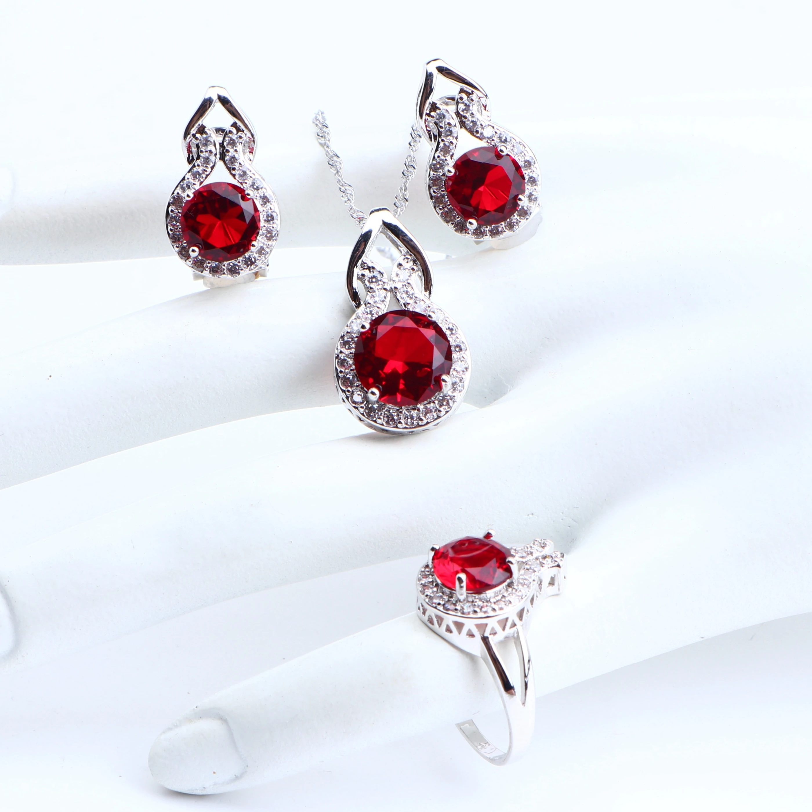 Женский ювелирный комплект из колье серёг браслета и кольца|Ювелирные наборы| |