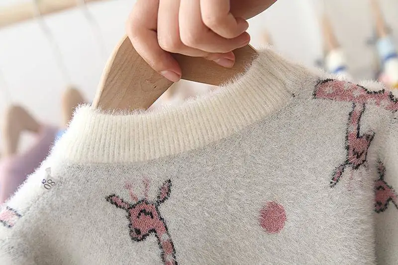 Рождественская Одежда для маленьких девочек; новая зимняя одежда для малышей; свитера для маленьких девочек; милые свитера с рисунком жирафа для малышей; вязаные топы для девочек