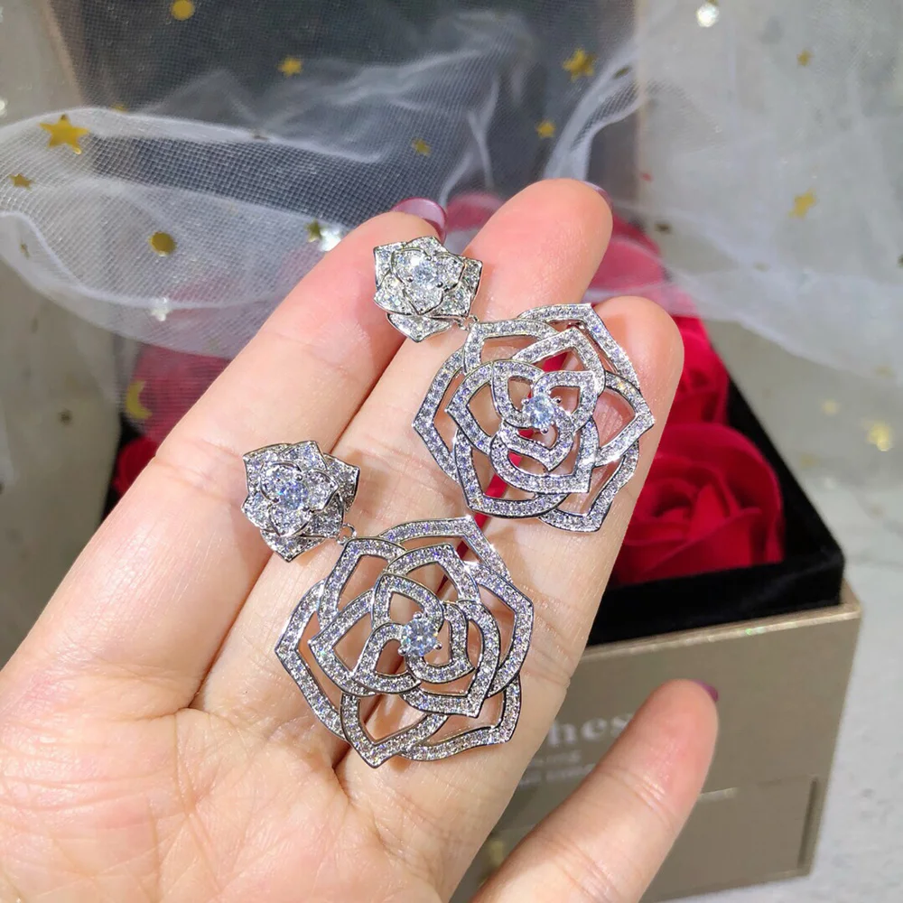 Женские серьги с кисточками серебряные инкрустацией из циркония