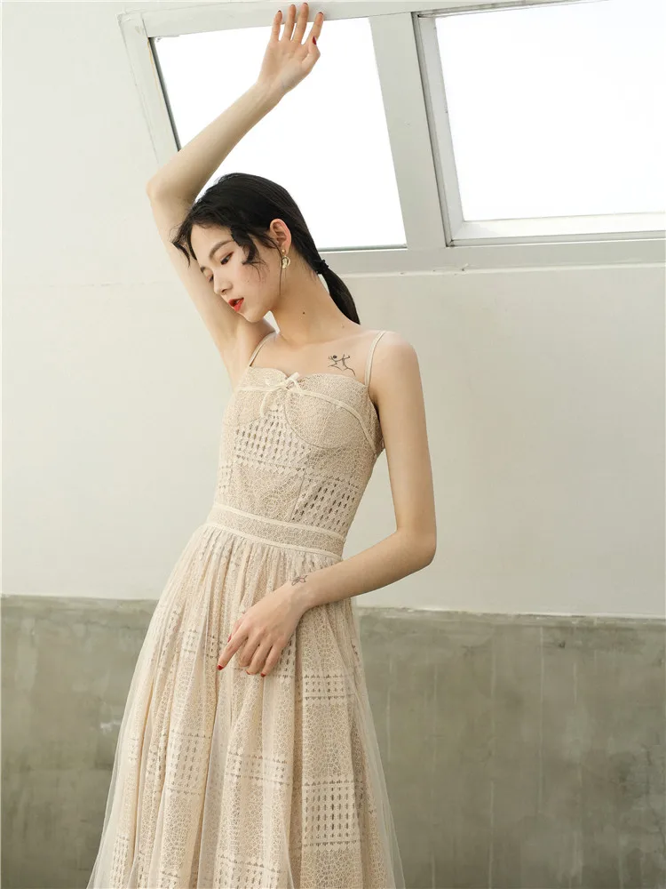 Ретро бежевое кружевное свободное платье сексуальное с вырезами на бретельках