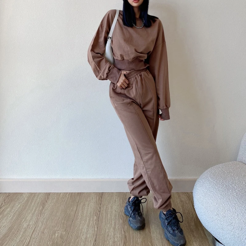 

Women Crew Neck Drop Shoulder Crop Sweatshirt And Cuffed Jogger Sweat Set