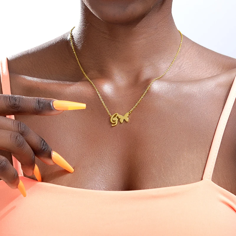 Ожерелье с милыми инициалами и бабочками для женщин колье из нержавеющей стали