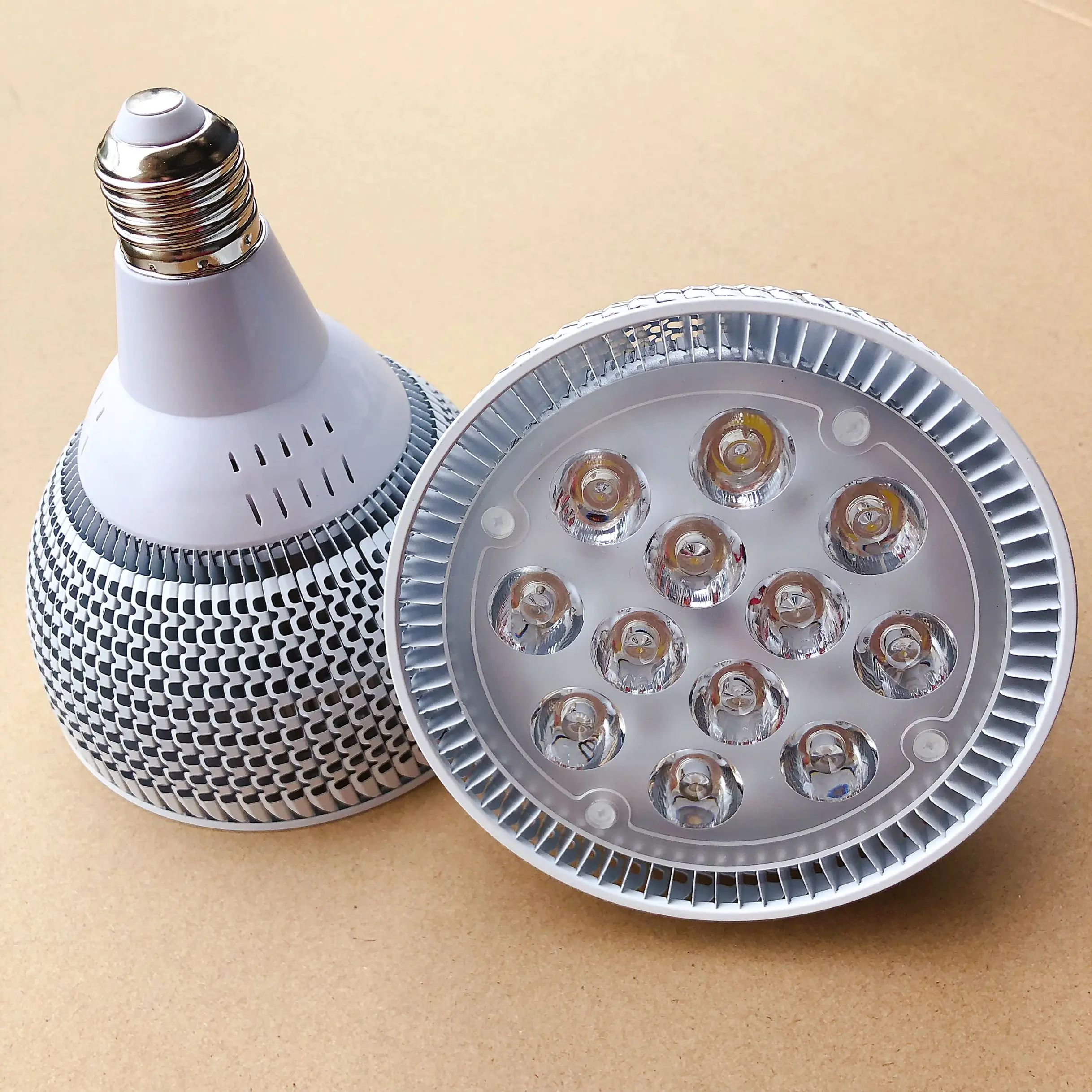 2pcs High Power E26 E27 PAR38 12X2W 24W LED Spotlight Dimmable 110V 220V LED Bulb Light Indoor Lighting Alumiunm Spot Light