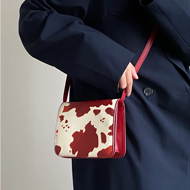 

Дизайнерские маленькие сумочки из искусственной кожи с коровьим узором для женщин, красная сумка через плечо с клапаном, женские сумки-месс...