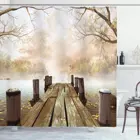 Осенняя занавеска для душа, старая деревянная стружка на озере с опавшими листьями и туманным лесом на расстоянии, тканевый комплект для декора ванной комнаты