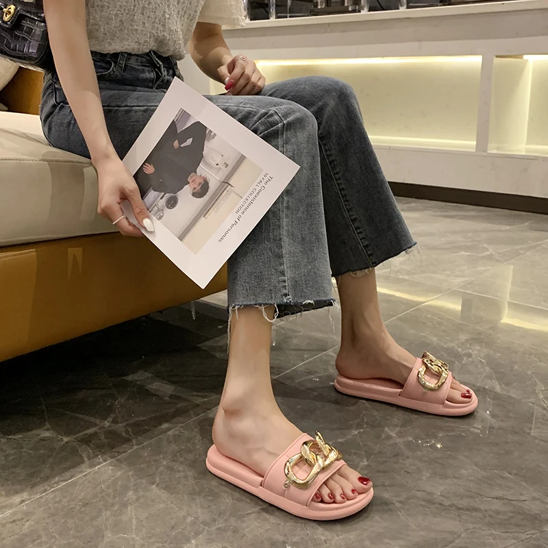 Шлепанцы женские на плоской подошве сланцы модная мягкая пляжная обувь