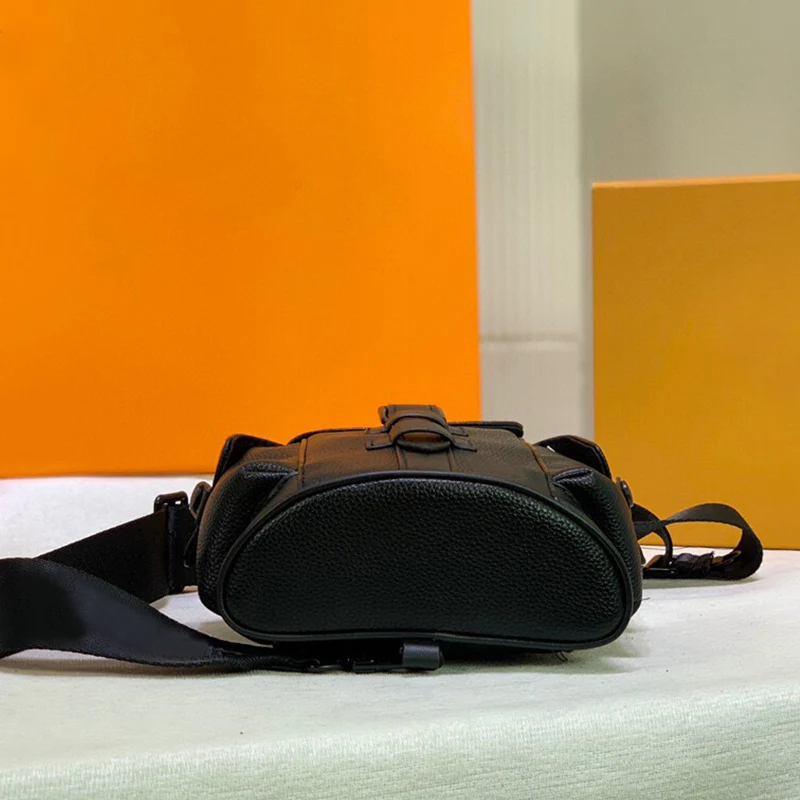 

Pure color small male chest package 2021 luxury fashion high quality leather backpack backpack bag man