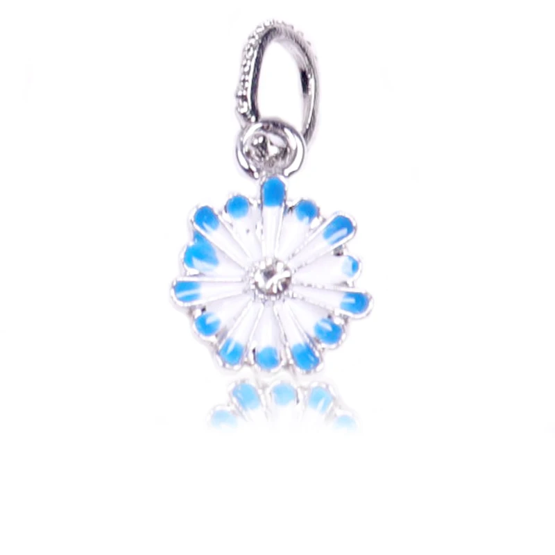 

1 Pcs/Lot Alloy Blue Daisy Pendant Dripping Oil Craft Beautiful Flowers for A Variety of Jewelry Technology Diy