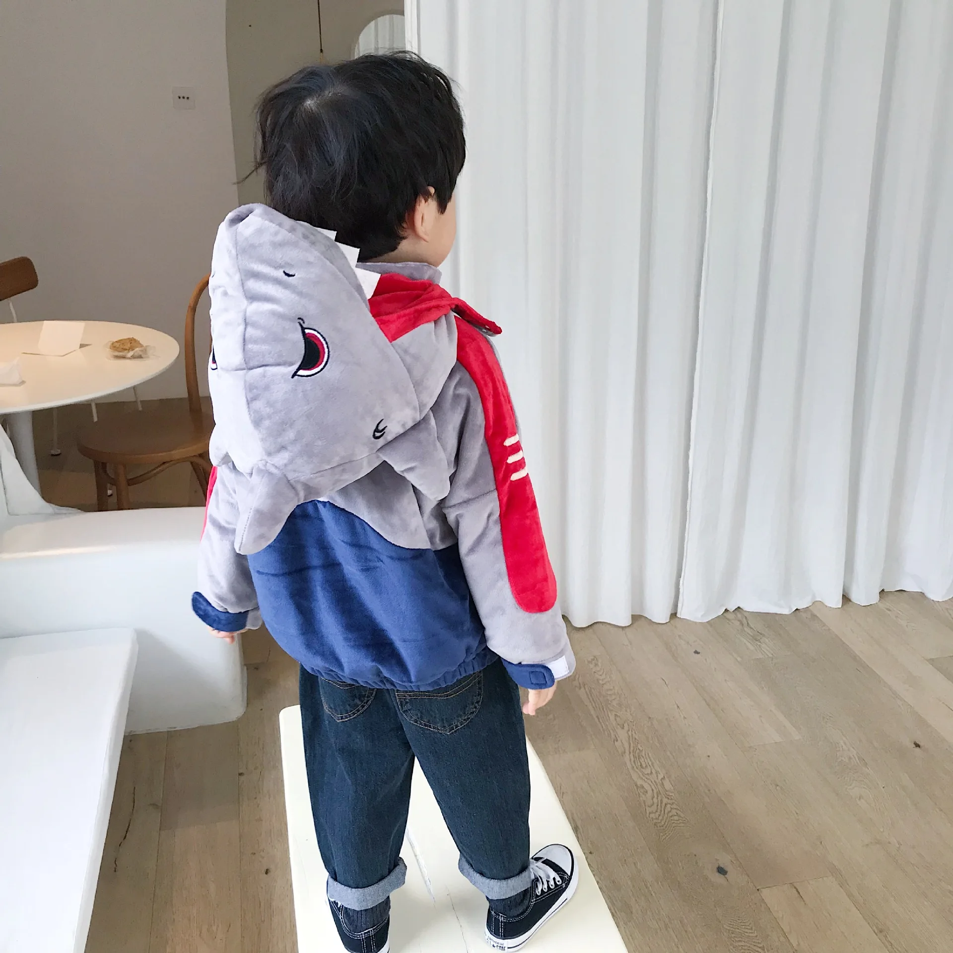Tonytaobaby/новая зимняя одежда для мальчиков и девочек; пальто с акулой; хлопковые пальто с объемной акулой; детская куртка
