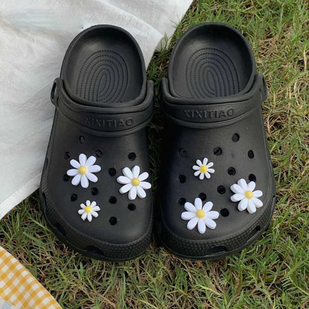 

Women Beach Slippers Girl Hole Crocse Sandals Outdoor Leisure Flat Clogs Woman Cute Garden Flip Flops Ladies DIY Croc Slides