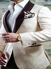 Женихи Для мужчин бежево-Кофе комплект со смокингом жениха Шаль атласная нагрудные Для мужчин костюмы для свадьбы комплект из 3 предметов (куртка + штаны + галстук-бабочка) C265