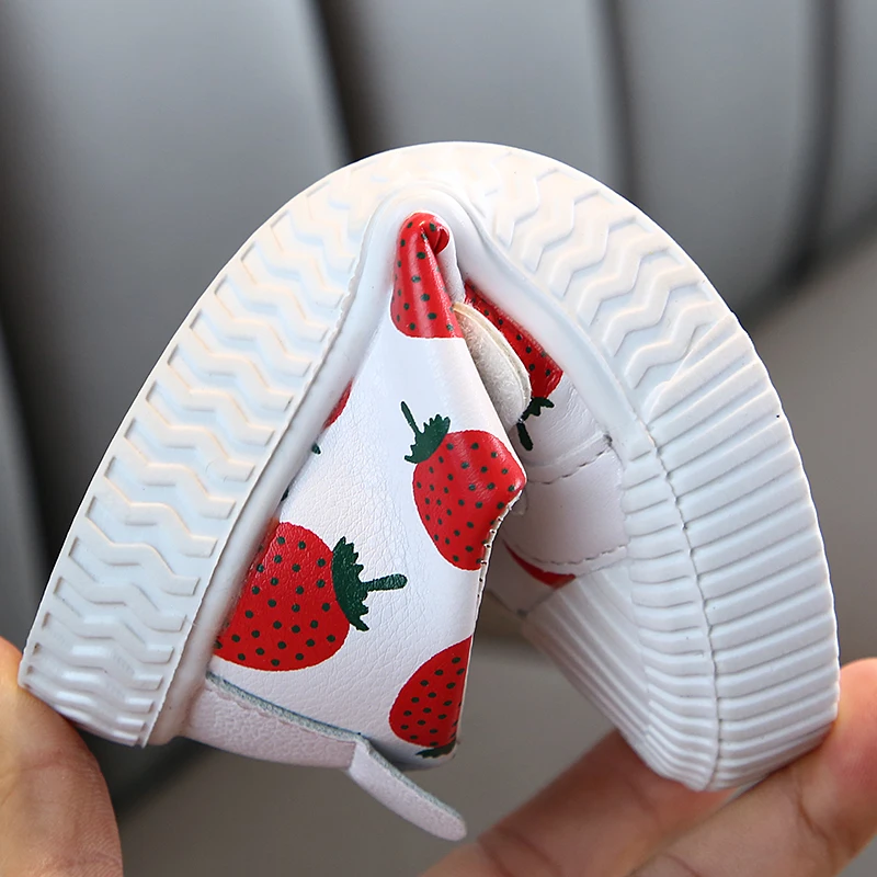 

Hot sale pineapple strawberry spring and autumn new soft bottom girls children students casual non-slip PU leather sports shoes