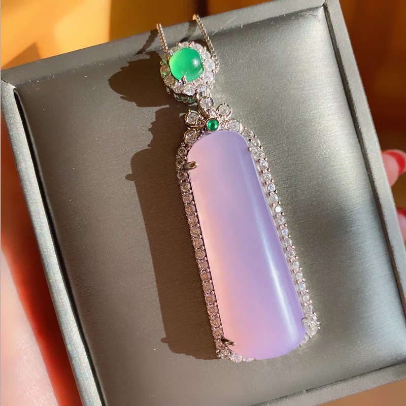 Женское колье-чокер с камнями под серебро