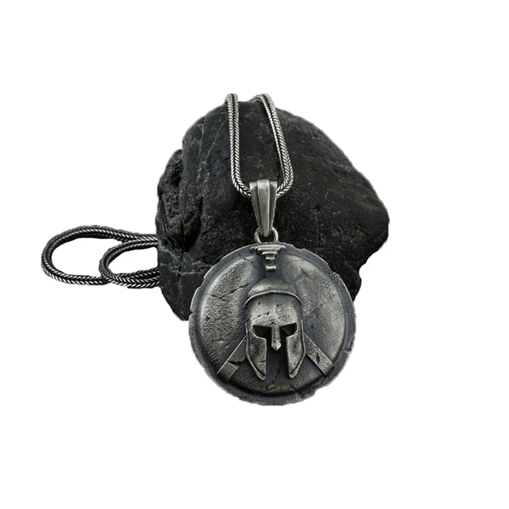 

Spartan warrior helmet shield pendant necklace ins style men's fashion retro hip hop chain necklace hot sale punk style jewelry