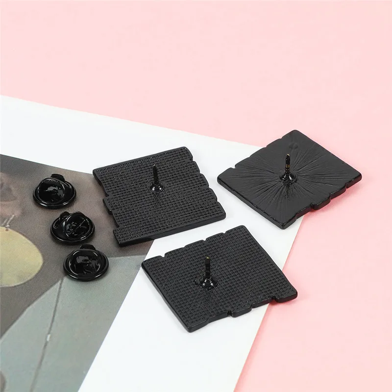 Брошь с буквами из мультфильма VOTE KIND медицинская креативная эмалированная