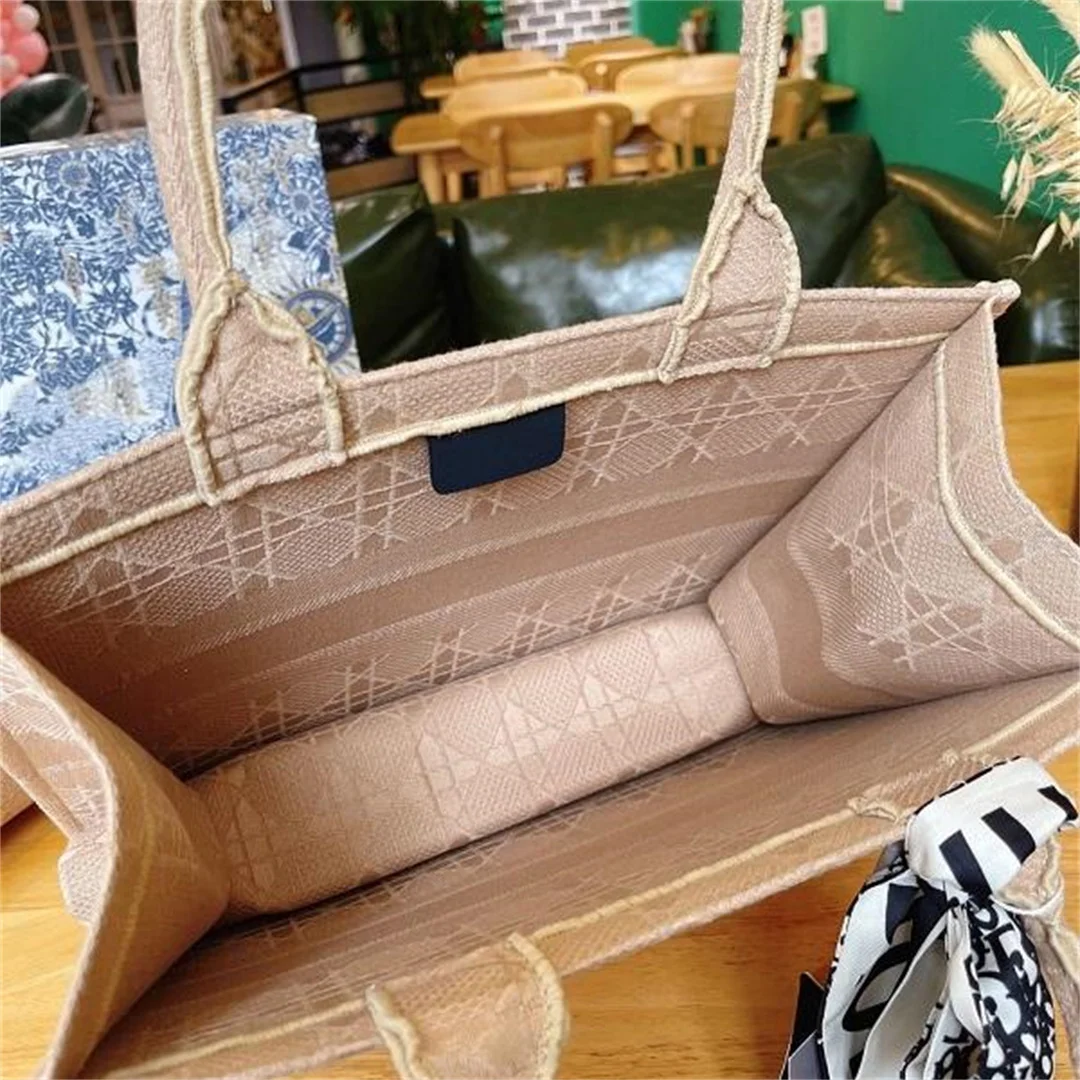 

High-quality Mother-and-child Bag Women's New French Niche Messenger Wild And Large-capacity Popular In Summer Cool This Year