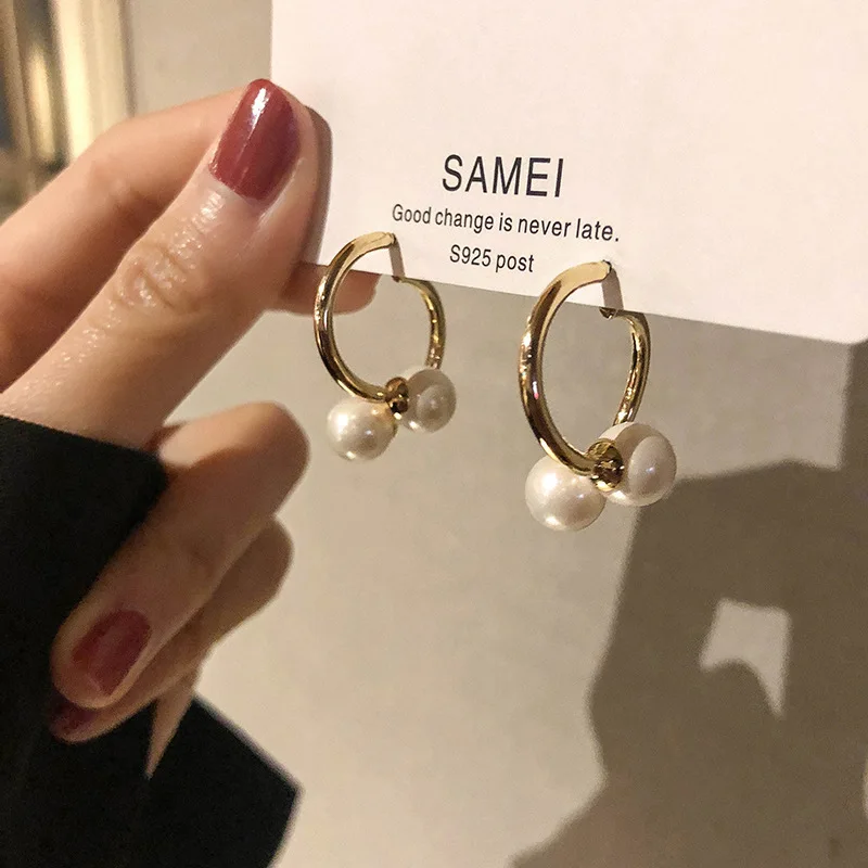 

Fashionable two ways to wear round bead earrings simple and versatile short small fragrance earrings