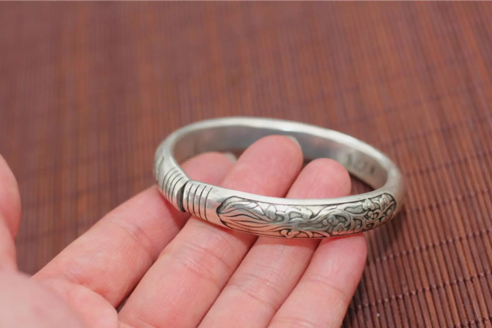 

Твердый толстый серебряный резной браслет Miao в национальном стиле, модные Универсальные ретро украшения, античный тяжелый стиль