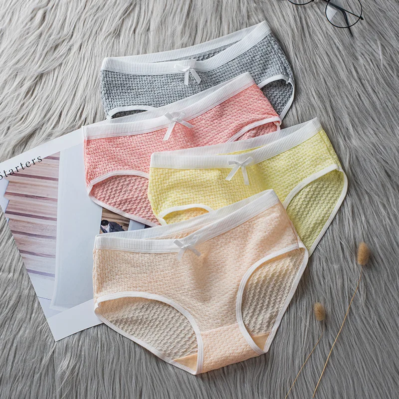 

Трусы женские бесшовные, хлопковые однотонные, со средней талией