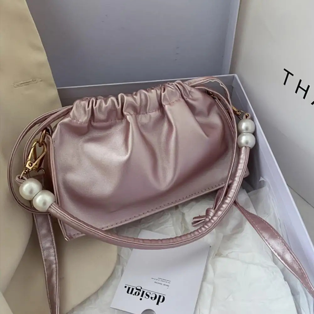 

2021 New Fashionable Bright Color Smooth Surface Messenger Bag Cloud-Shaped Hand-held Small Faux Beads Cross Body Bag for Beach