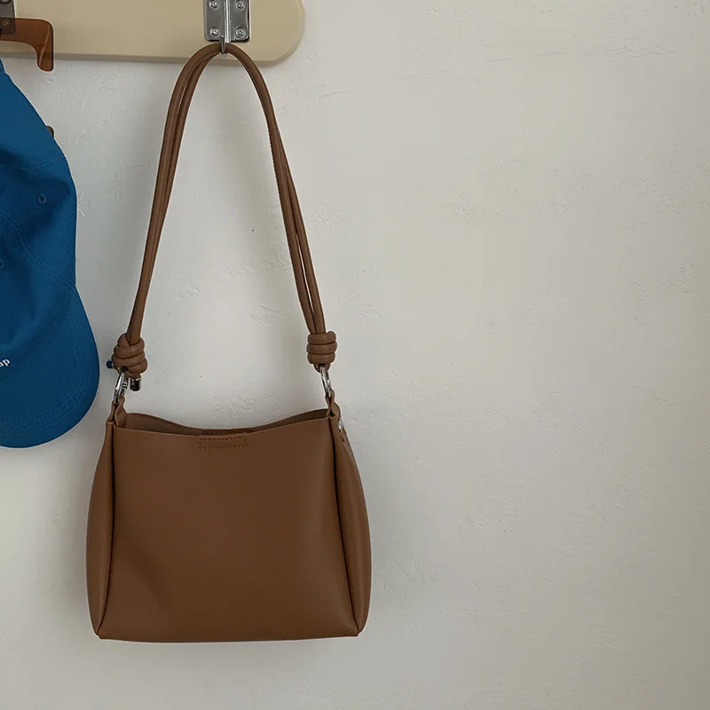 

Универсальная женская сумка-мессенджер Ins, Новинка осени 2021, модная маленькая сумка для тоута, сумка для подмышек французских меньшинств