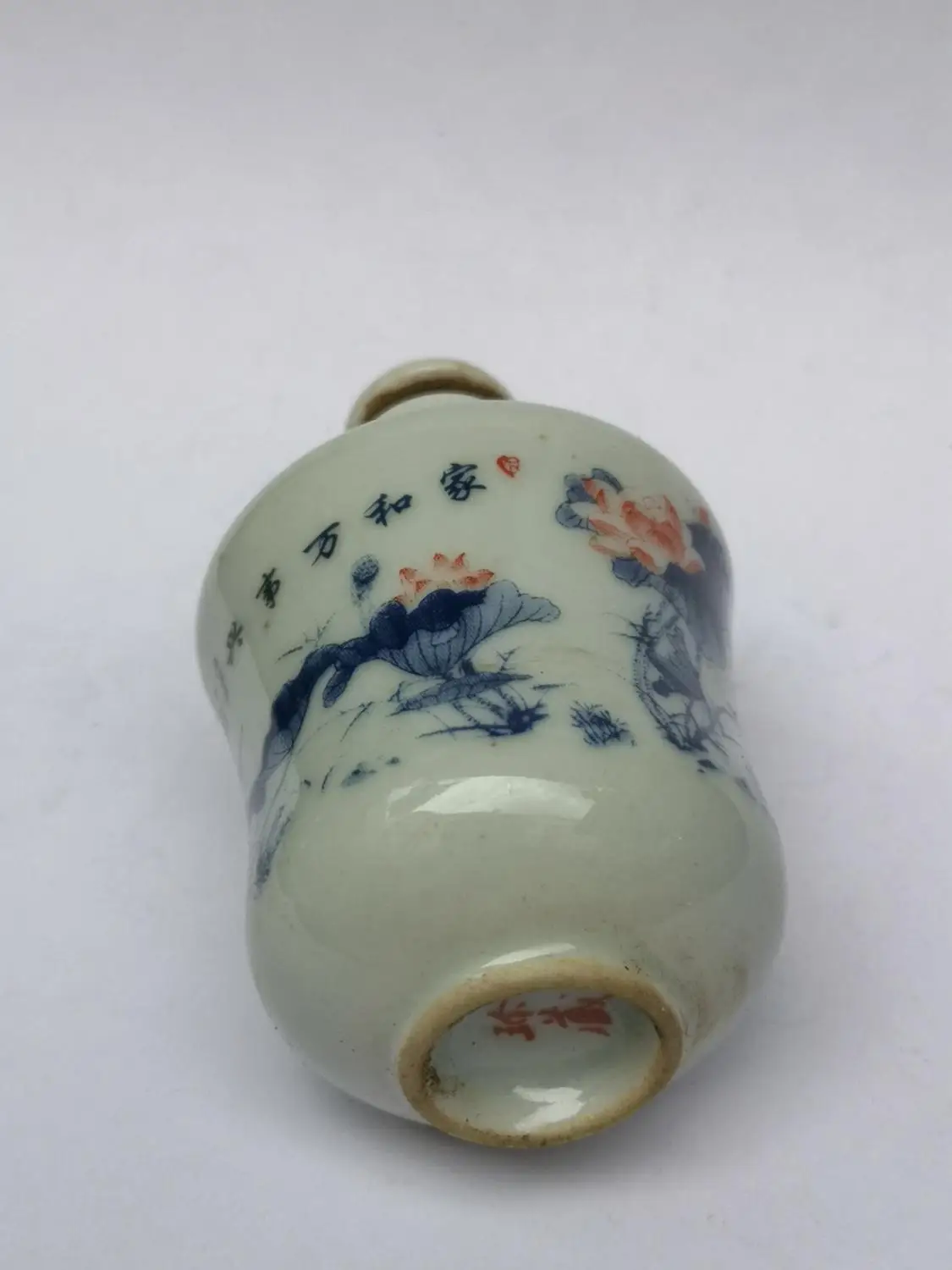 

YIZHU CULTUER ART Collection Old Chinese Famille rose Porcelain Painting Lotus Flower Snuff Bottle Decoration Gift