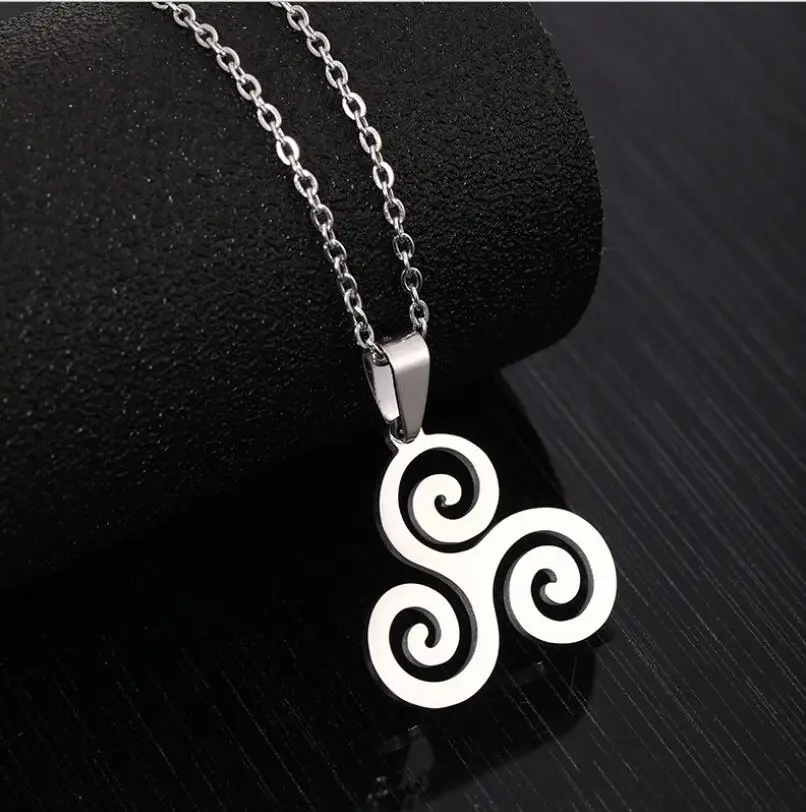

Teen Wolf Necklace for Men Stainless Steel Choker Women Animal Pendant Bear Cat Dog Tiger Bird Heart Chain Punk Fashion Jewelry