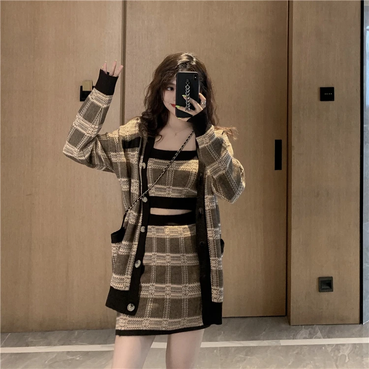 

Knitted Suit 2021 New Spring And Autumn Is Very Fairy And Foreign Style Small Sweater Net Red Age Reduction Three-piece Skirt