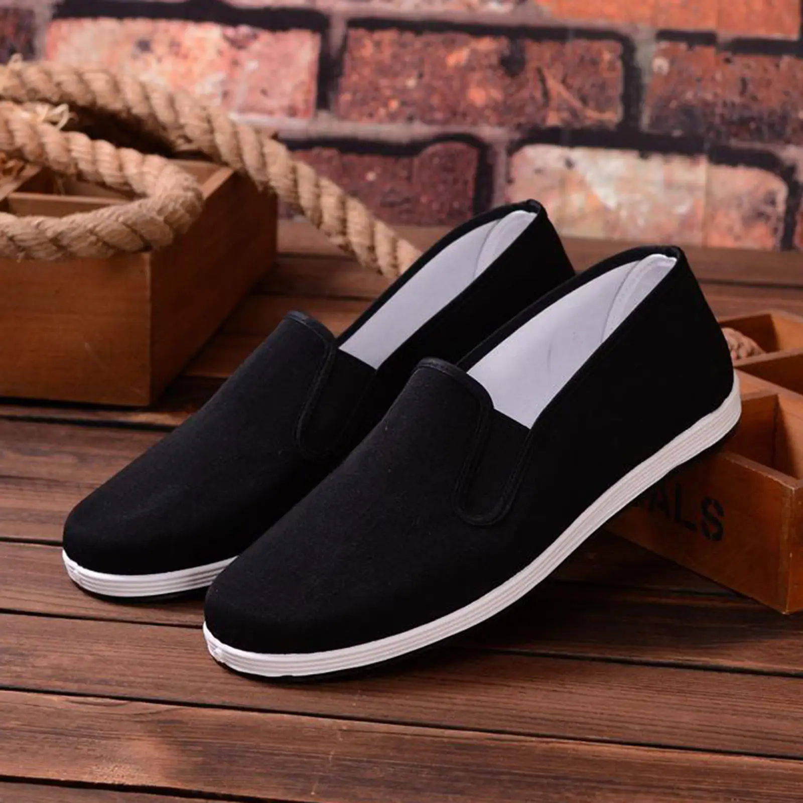 

Men's Chinese Traditional Shoes Martial Arts Bruce Tai Chi Kung Fu Black Oxford Sole Cloth Shoes 39-44 for Fitness
