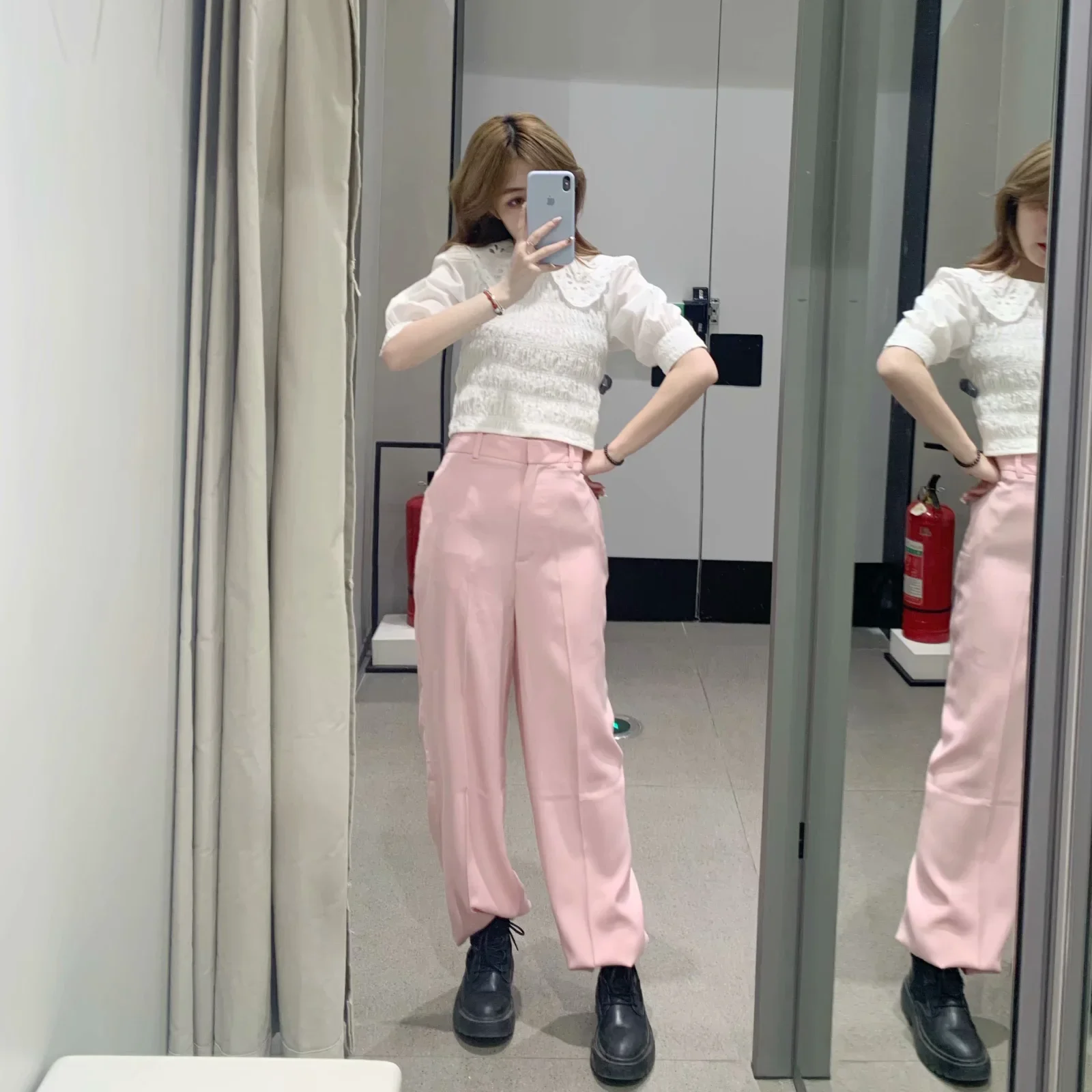 

Wide-legged pants