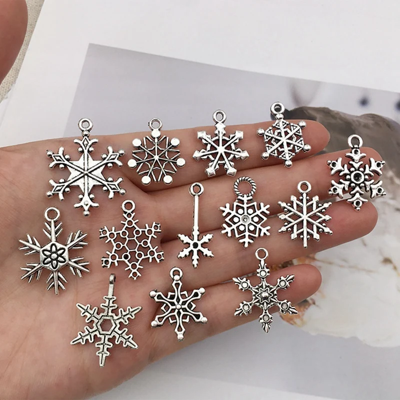 

70 DIY Retro Alloy Jewelry Accessories Christmas Series Christmas Antique Silver Snowflake Decoration Pendant