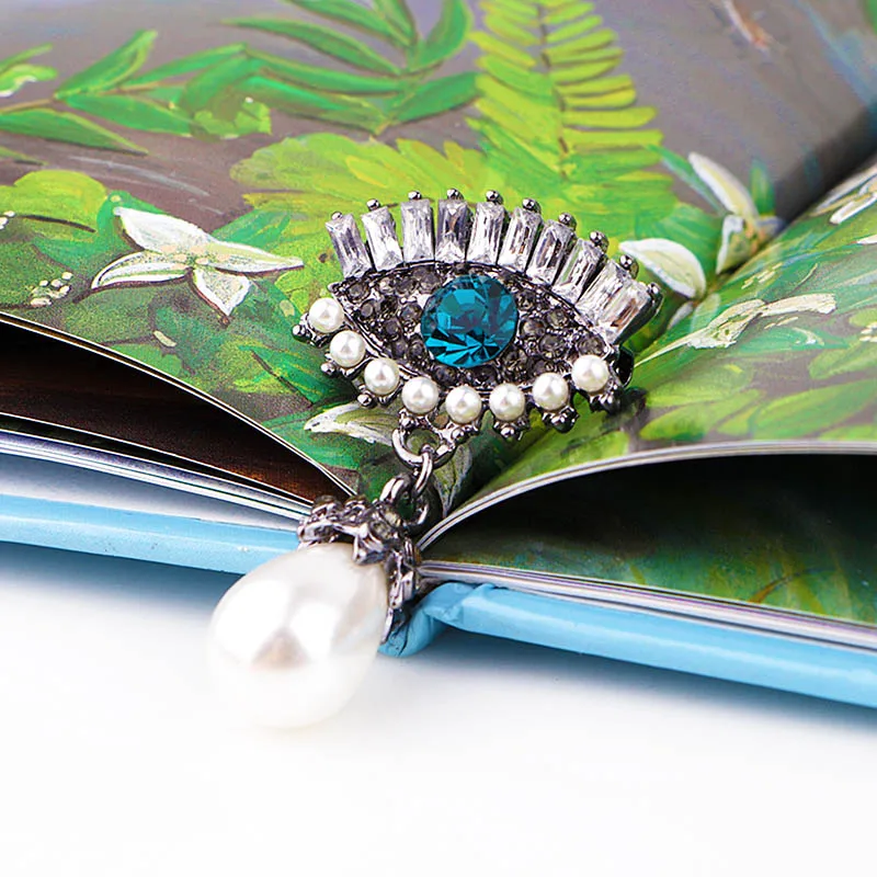 Женская брошка TODOX из сплава золота и цинка с кристаллами в виде птиц-пауков |