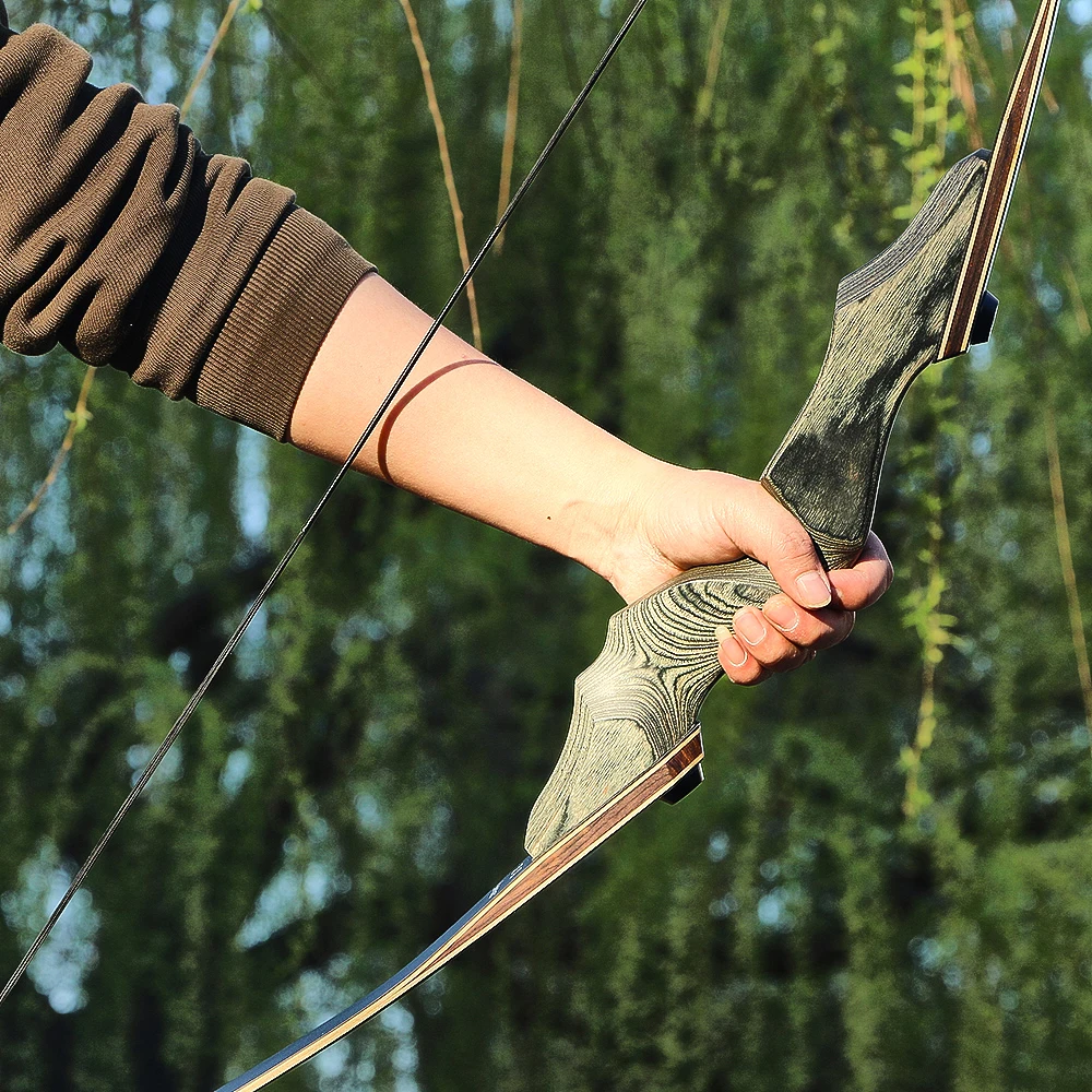 

Huntingdoor 60 Inch Archery Takedown Recurve Bow with Wooden Riser for Adult Outdoor Sports Hunting Shooting Laminated Limb COOL