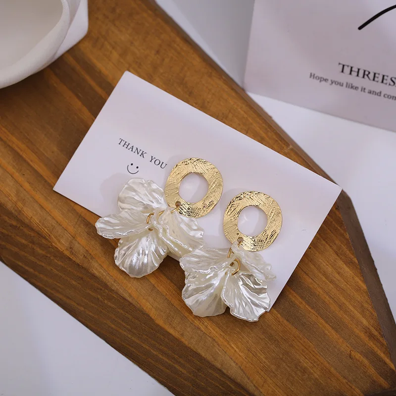 

Elegant Acrylic Flower Petals Drop Earrings For Women Gold Metal Statement Earrings Wedding Pendientes Fashion Holiday Jewelry