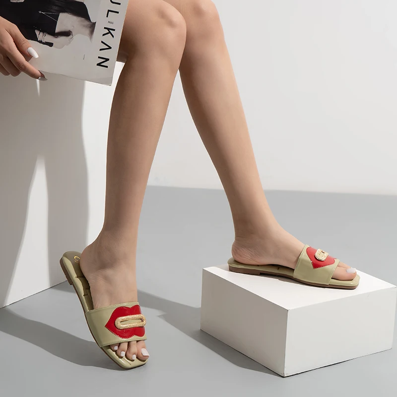 

Korean fashion lips women's slippers 2021 summer New Square head solid color flat-heeled sandals female slider