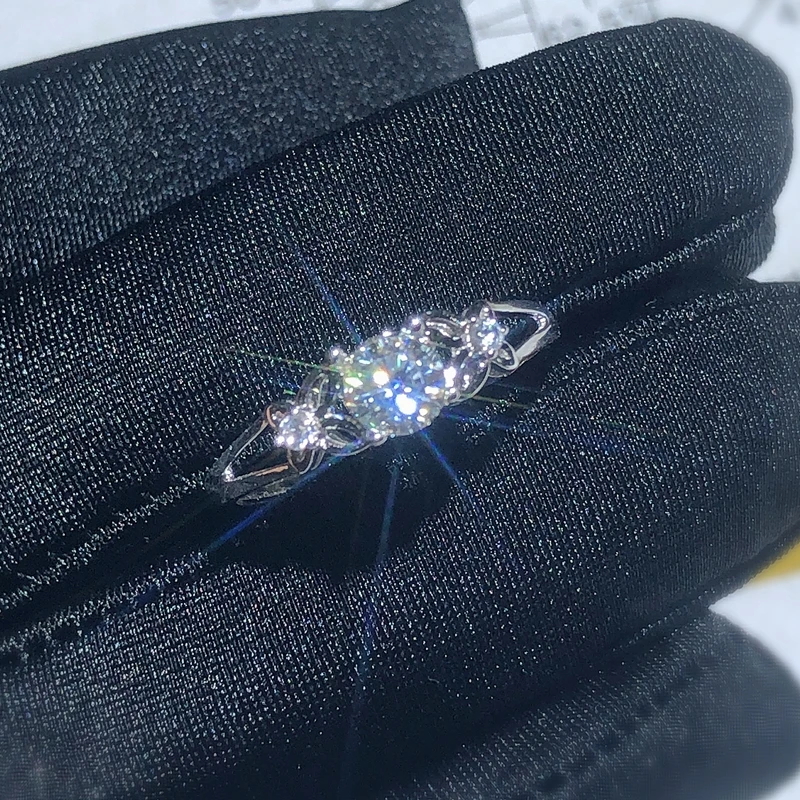 Продукт Продвижение Moissanite 0.5ct твердость 9,3, алмазные заменители, могут быть протестированы инструментами. Популярные ювелирные изделия