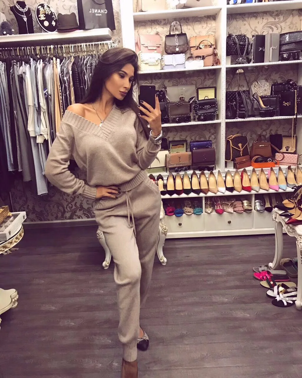 Женский трикотажный комплект из двух предметов свитер с v образным вырезом и