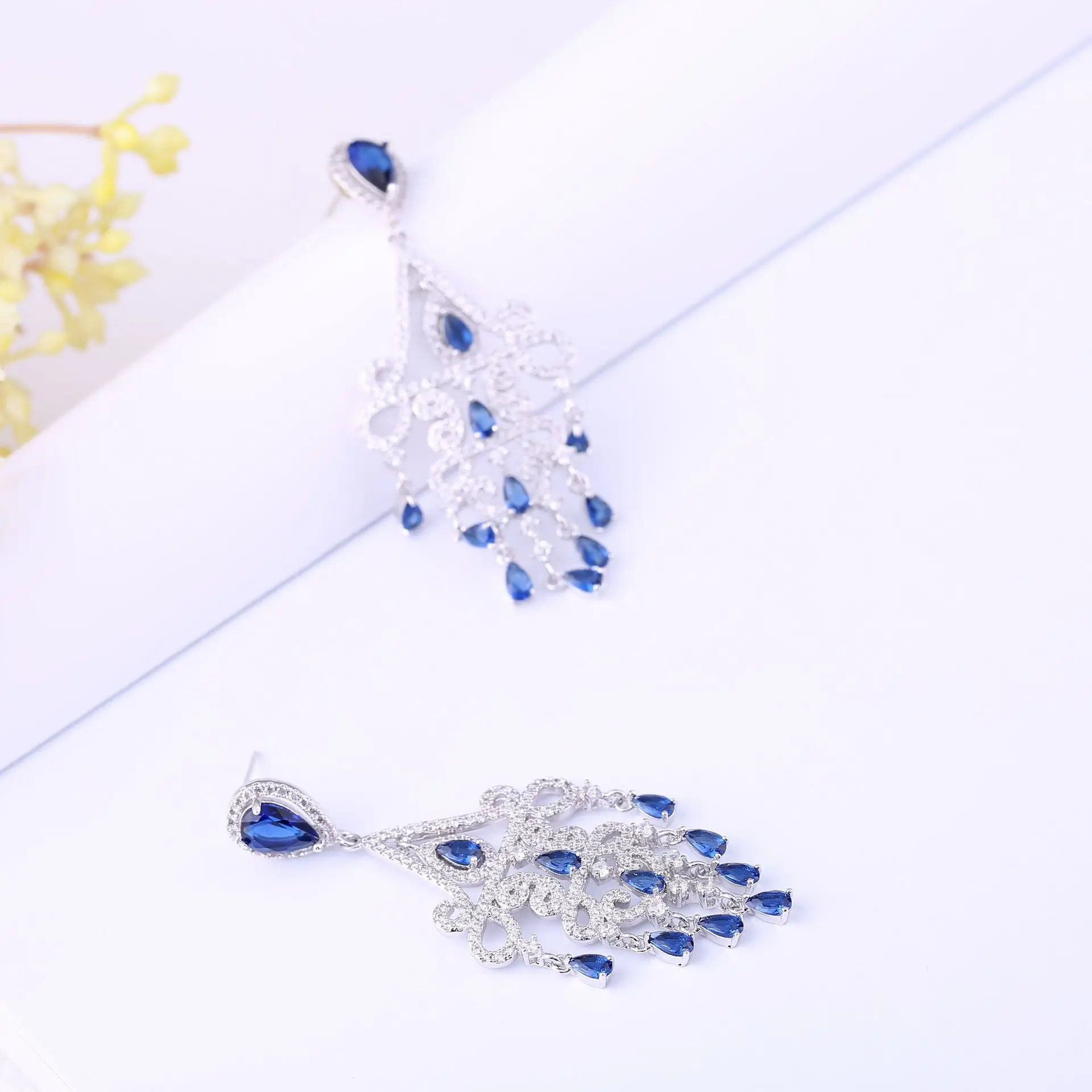 

National retro zircon earrings palace style high-end earrings European and American micro-inlaid hollow water drop zircon earrin