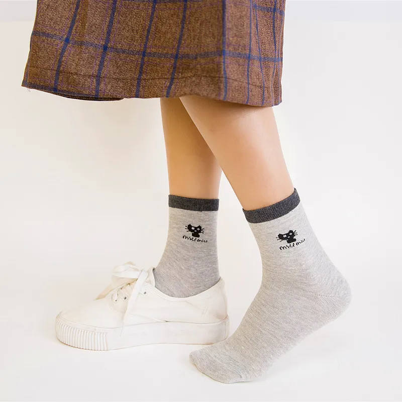 5 Pairs Hot Sale Cartoon Animal Kawaii Cat Embroidery Cotton Women Sock Comfortable Soft Spring Autumn Winter Fashion Crew Socks