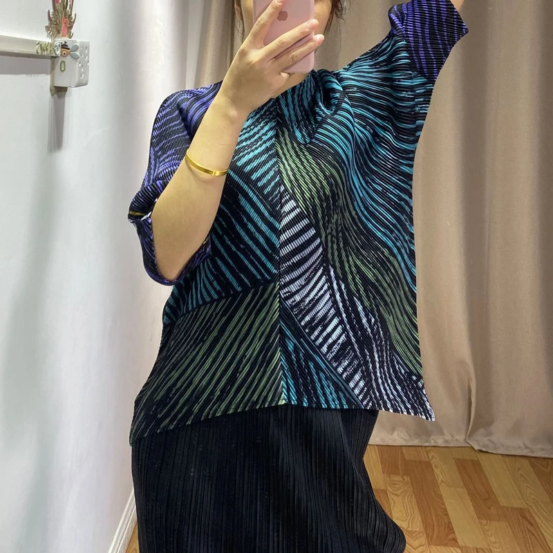 Changpleat, летняя коллекция, новинка, женские топы с принтом, футболка Miyak, плиссированная, модная, большой размер, необычный дизайн, рукав реглан, v-образный вырез, футболки