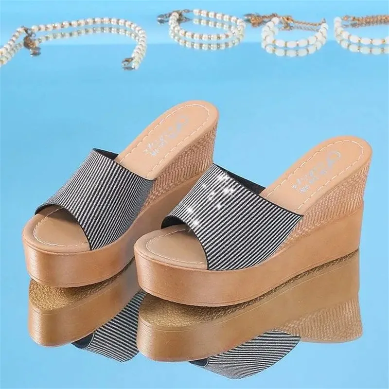 

Outside Wear Peep Toe Wedges 2021Summer Comfortable Non-Slip Designer Slippers Platform Heighten Shoes Classic Bling Slides