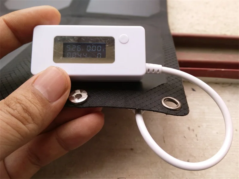 

DC voltage and current test meter with line